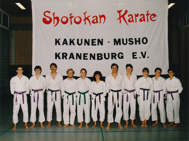 Aktive Karateka aus der ersten Anfängergruppe 1984.