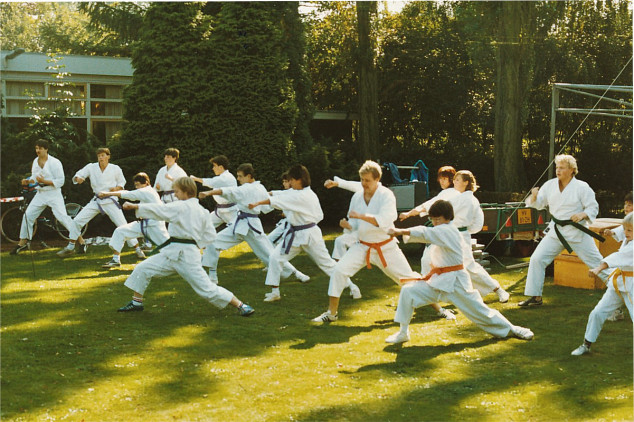 Karate-Vorführung in Groesbeek im Jahr 1986.