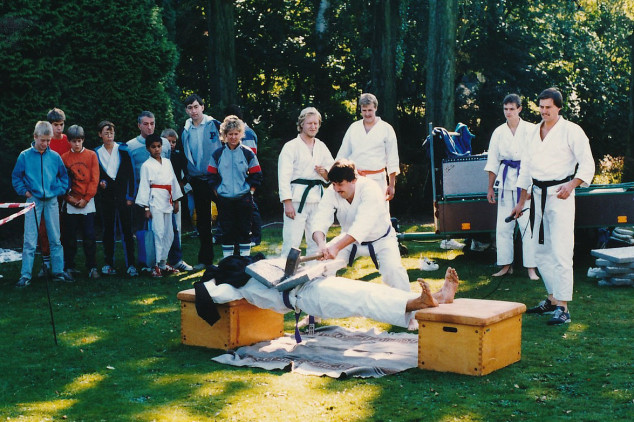 Karate-Vorführung in Groesbeek im Jahr 1986.